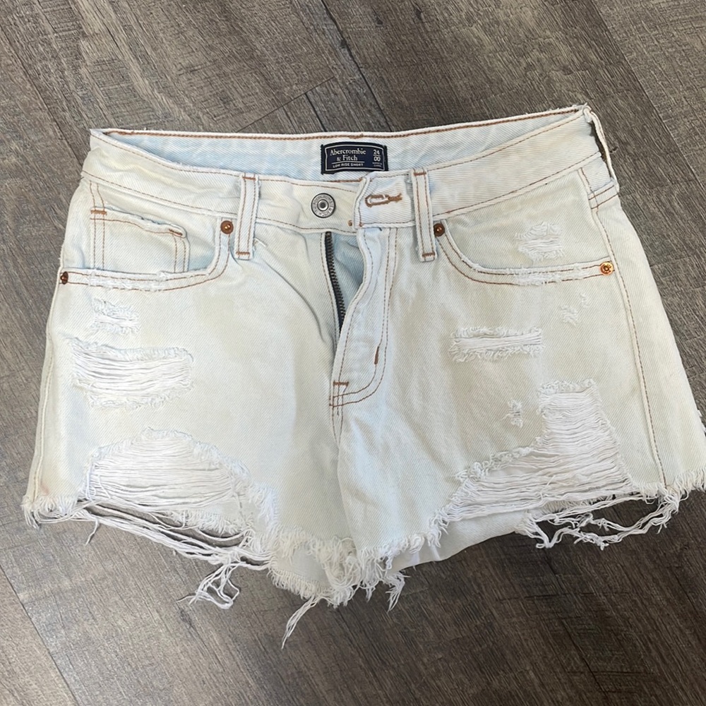 Abercrombie & fitch distressed jean shorts size 24